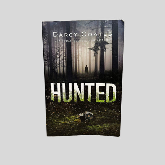Hunted by Darcy Coates - Front Cover - Fehmerling Books