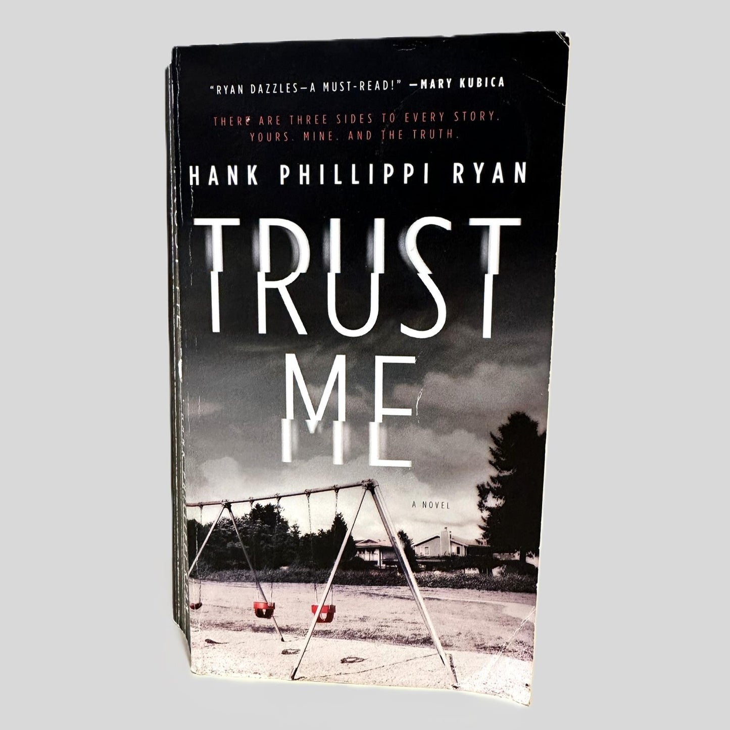 Trust Me by Hank Phillippi Ryan - Fehmerling Books