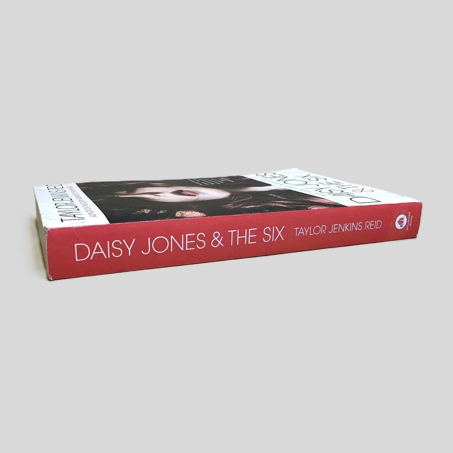 Daisy Jones & The Six by Taylor Jenkins Reid