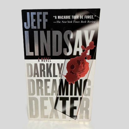 Front cover view of Darkly Dreaming Dexter by Jeff Lindsay centered on a neutral light gray background. 