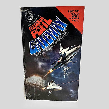 Front cover view of Gateway by Frederik Pohl centered on a neutral light gray background. Bumping to top left corner. Chippin and creasing present. Cover art is vibrant.