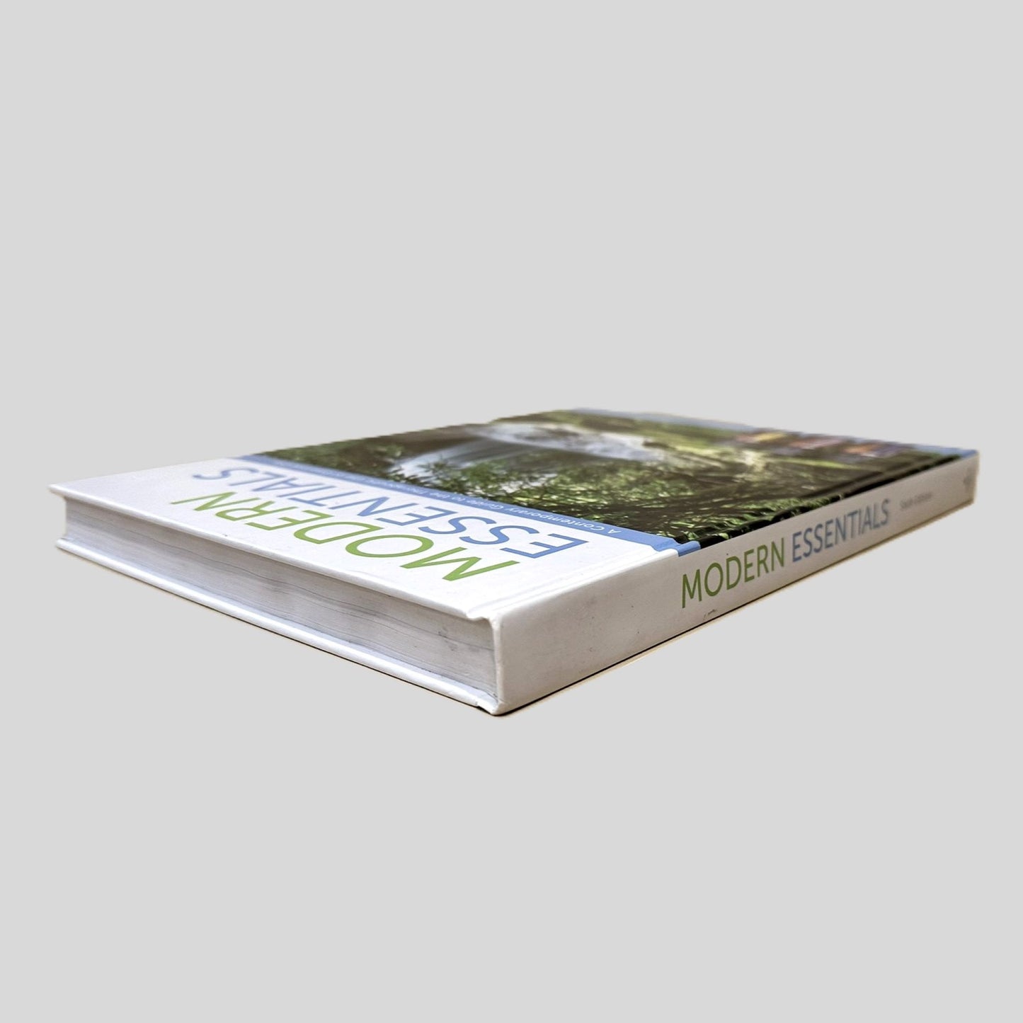 Modern Essentials: A Contemporary Guide to the Therapeutic Use of Essential Oils - Fehmerling Books