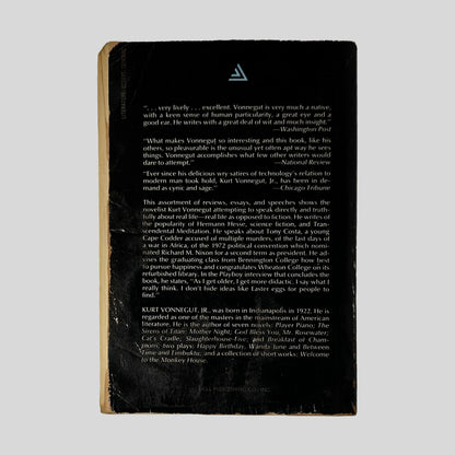 Back cover of Wampeters, Foma & Granfalloons by Kurt Vonnegut, Jr. showing back cover summary and review quotes.