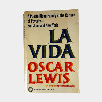 Front cover of La Vida by Oscar Lewis, vintage good condition paperback edition (Anthropology & Social Science).